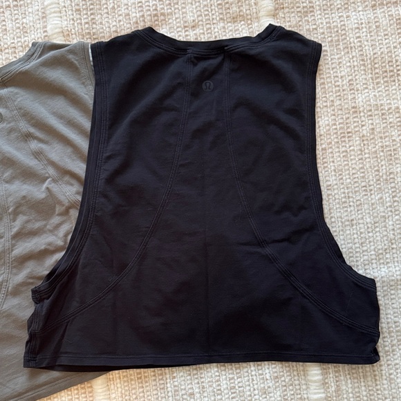 Lululemon Crop Tanks Black and Olive Green Size 4 - Picture 5 of 6